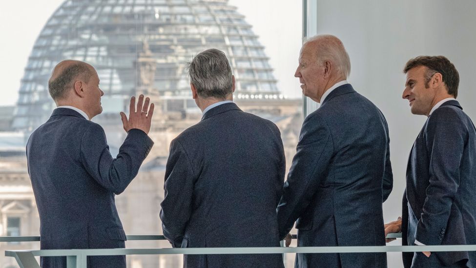 German Chancellor Olaf Scholz, left, gestures as he speaks with British Prime Minister Keir Starmer, 2nd left, US President Joe Biden and French President Emmanuel Macron, right, before their Quad meeting at the Chancellery in Berlin, Germany, Friday Oct. 18, 2024.