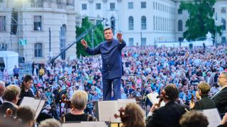 Archivbild:Christian Thielemann, neuer Generalmusikdirektor der Staatsoper Unter den Linden, dirigiert das Open-Air-Konzert "Staatsoper für alle" am 13.07.2024.(Quelle:picture alliance/dpa/A.Riedl)