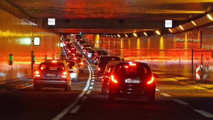 Autos am 16.10.2022 im Berliner Tiergartentunnel. (Quelle: Picture Alliance/Caro/Sorge)