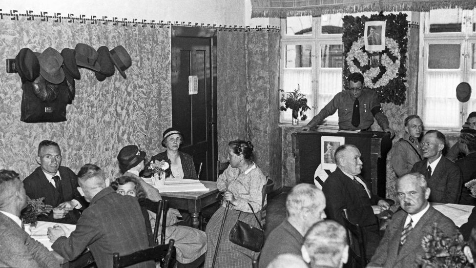 Archivbild: In der Berliner Scharrenstraße wird eine Wohlfahrtsküche der Nationalsozialistischen Volkswohlfahrt 1933 eingeweiht. (Quelle:picture alliance/SZ Photo)