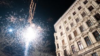 In der Silvesternacht ist in Berlin Feuerwerk zu sehen. (Quelle: Jeremy Knowles)