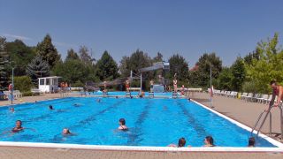 Blick auf die Becken im Freibad (Foto: Gemeinde Tröbitz)